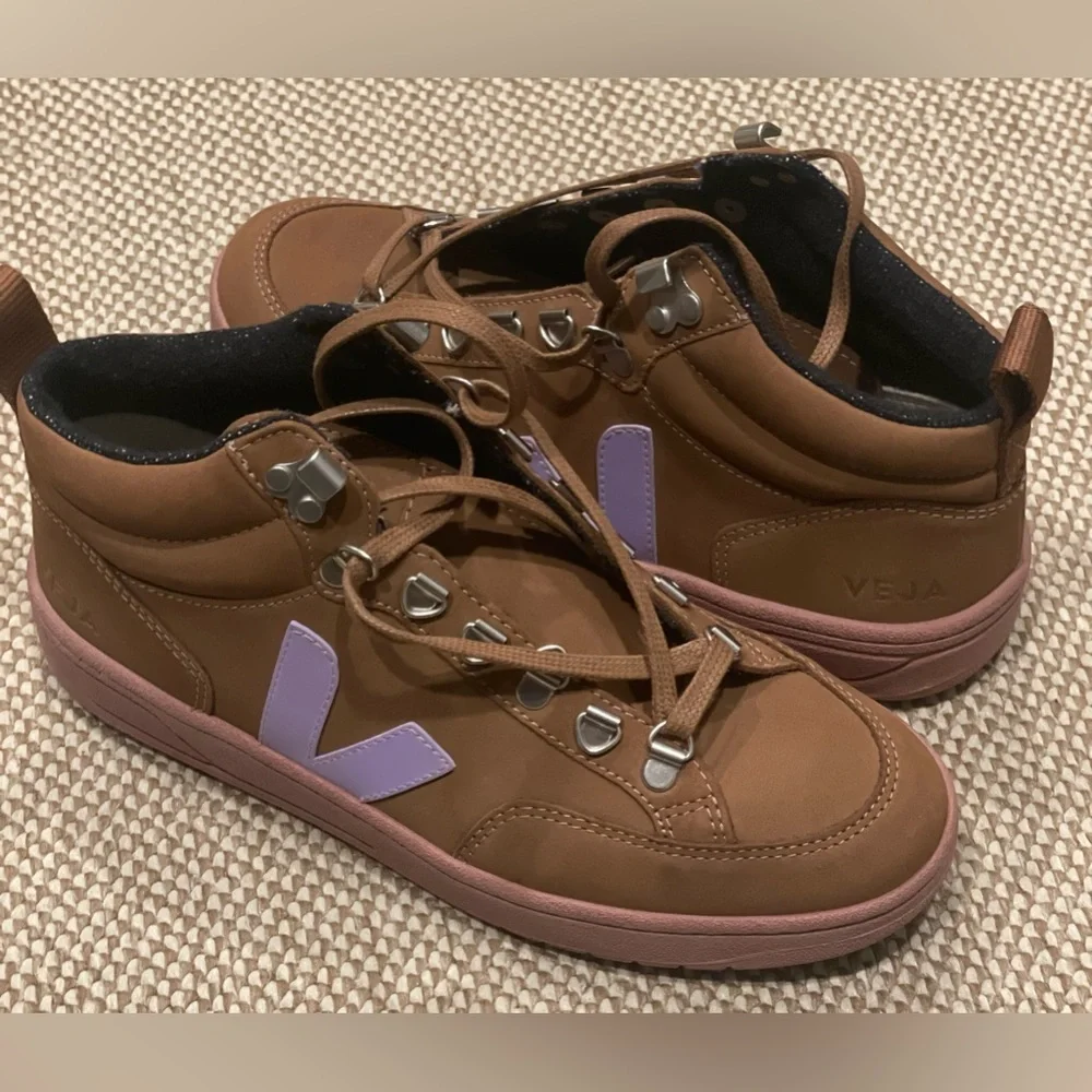 VEJA Gender Inclusive Roraima High Top Sneaker NWOT - Picture 8 of 14